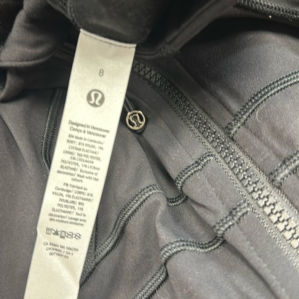 LuluLemon Define Cropped Jacket Nulu in Black - Picture 4 of 7